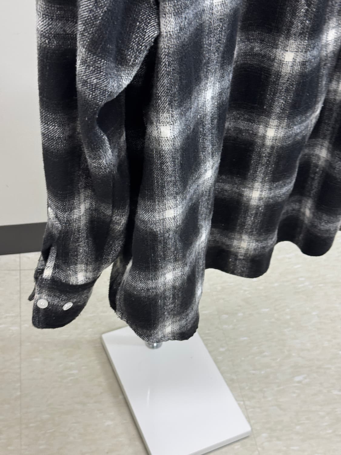 AVANDRESS 블랙 화이트 모직 체크 셔츠  상품이미지5