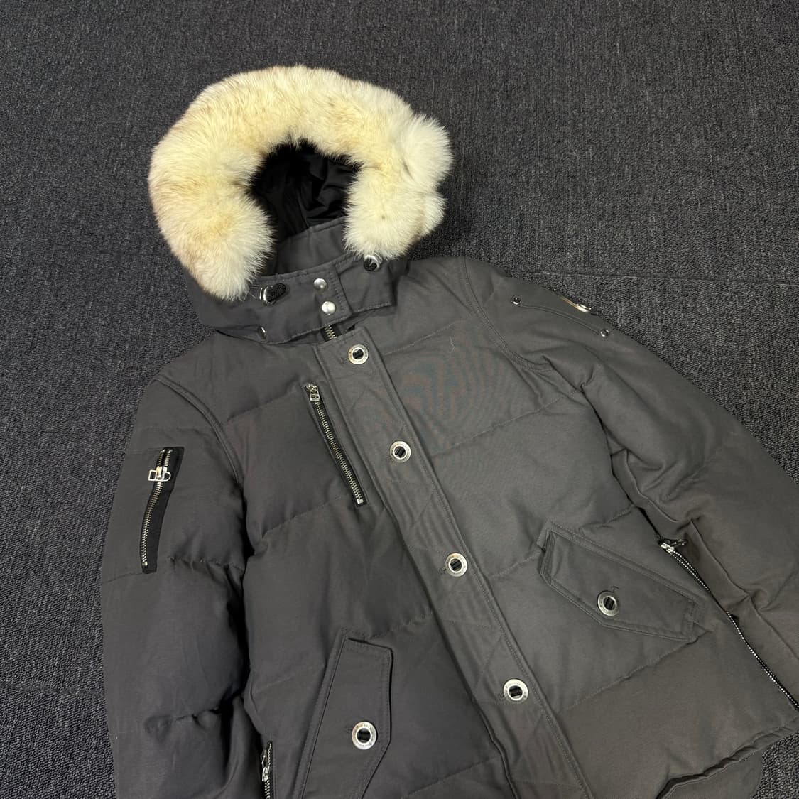 무스너클 여성 화이트퍼 패딩 상품이미지2