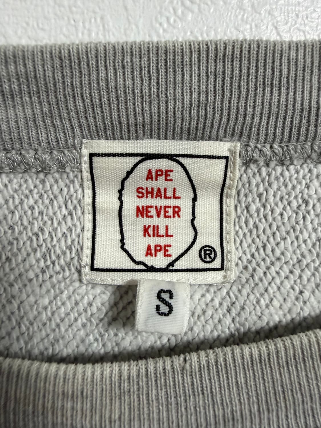 베이프 OG 로고 맨투맨 상품이미지3