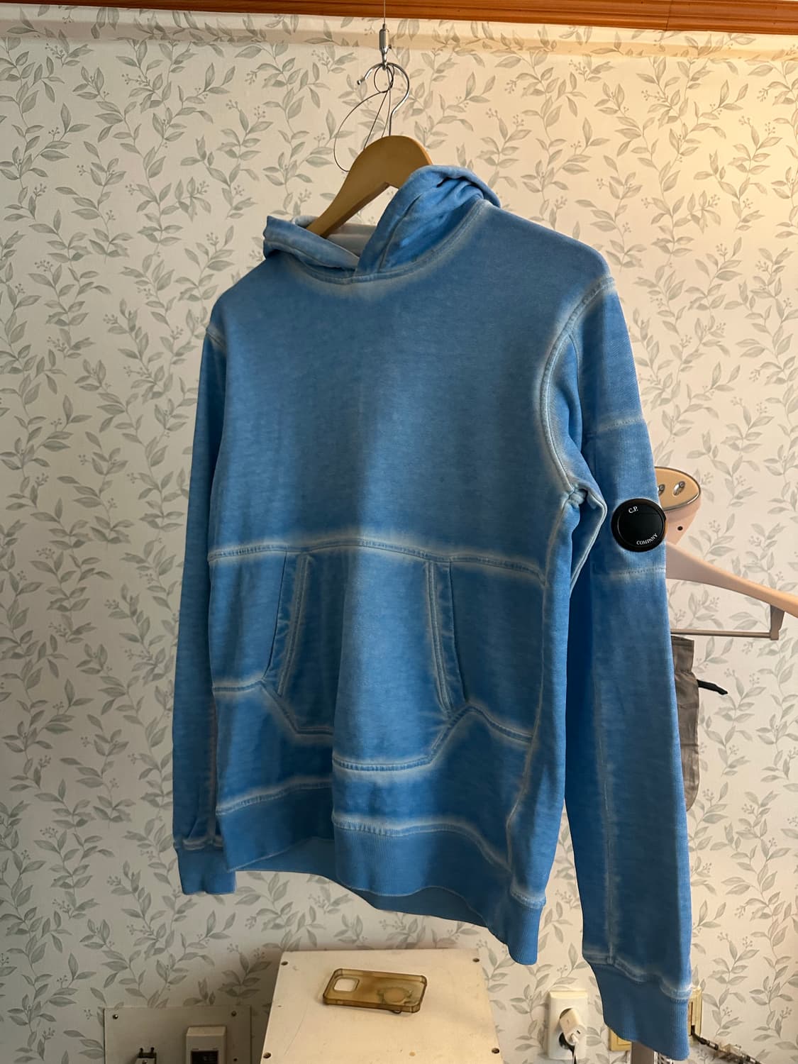 C.P. Company 하늘색 후드티  (90-95) 22FW 상품이미지1