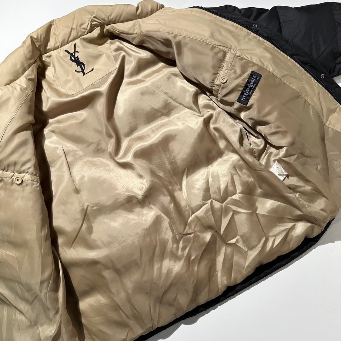 입생로랑 덕다운 체스트로고 패딩 블랙 상품이미지6