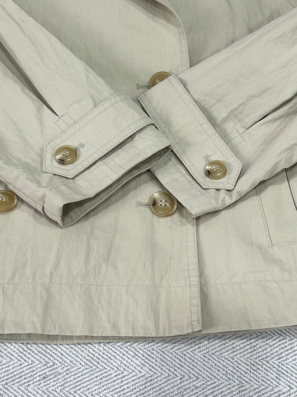 코벳블랑 바스락 오버핏 더블 버튼 숏 트렌치코트 자켓 상품이미지9