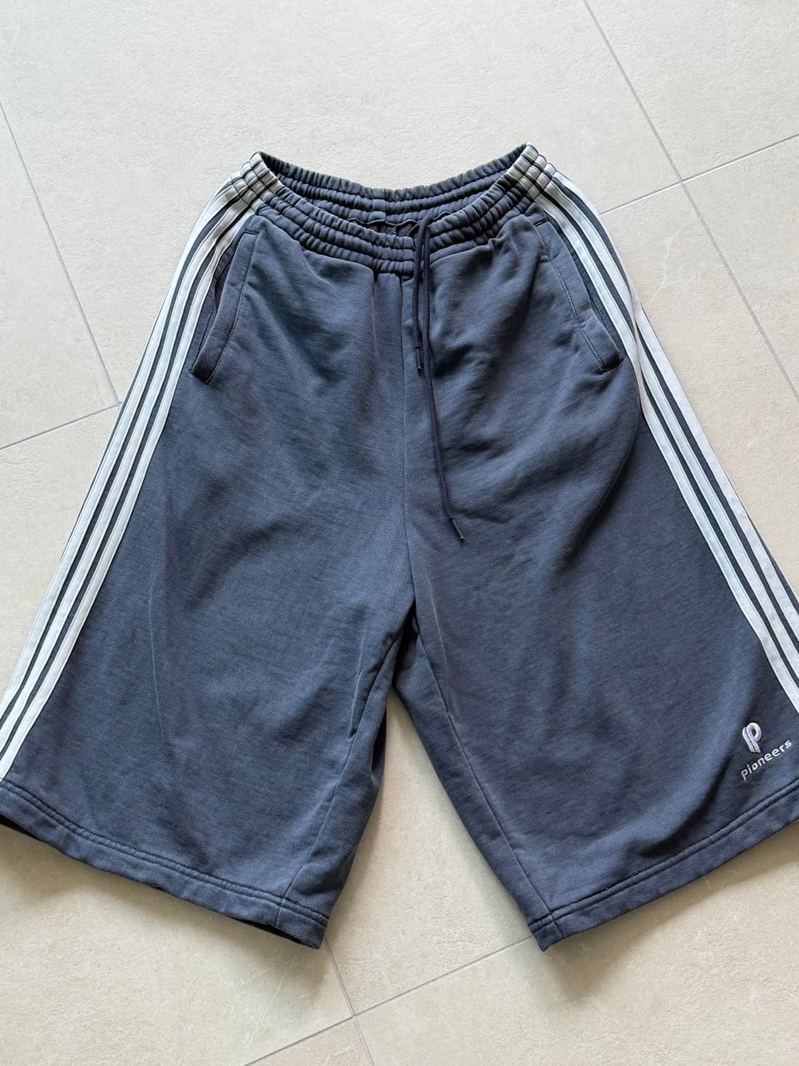 파이오니어스 BAGGY SWEAT SHORTS 상품이미지2