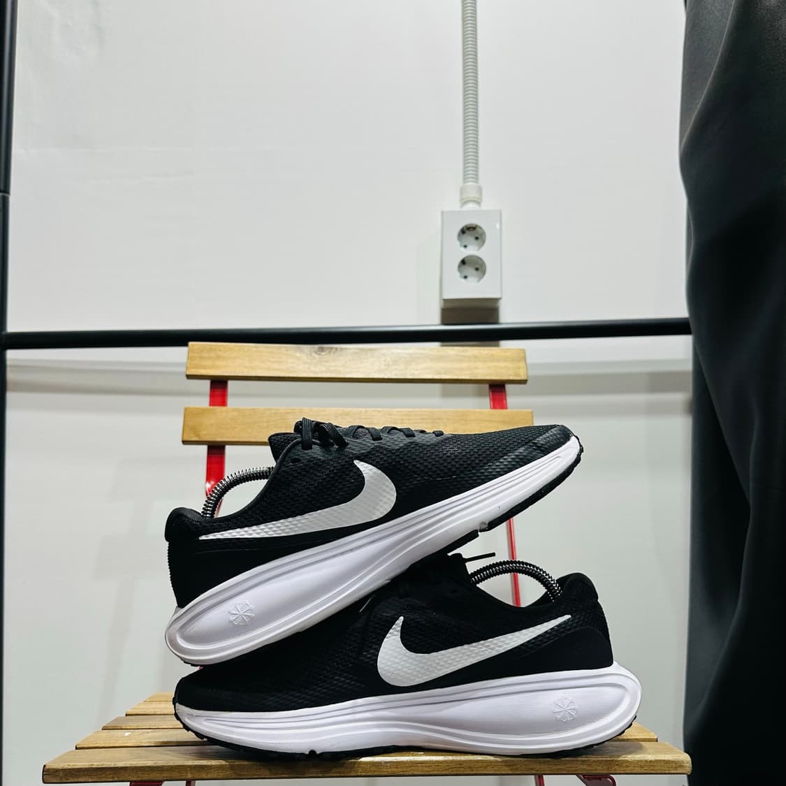 265) 나이키 운동화 남성 남자 런닝화 레볼루션 8 블랙 화이트 상품이미지7