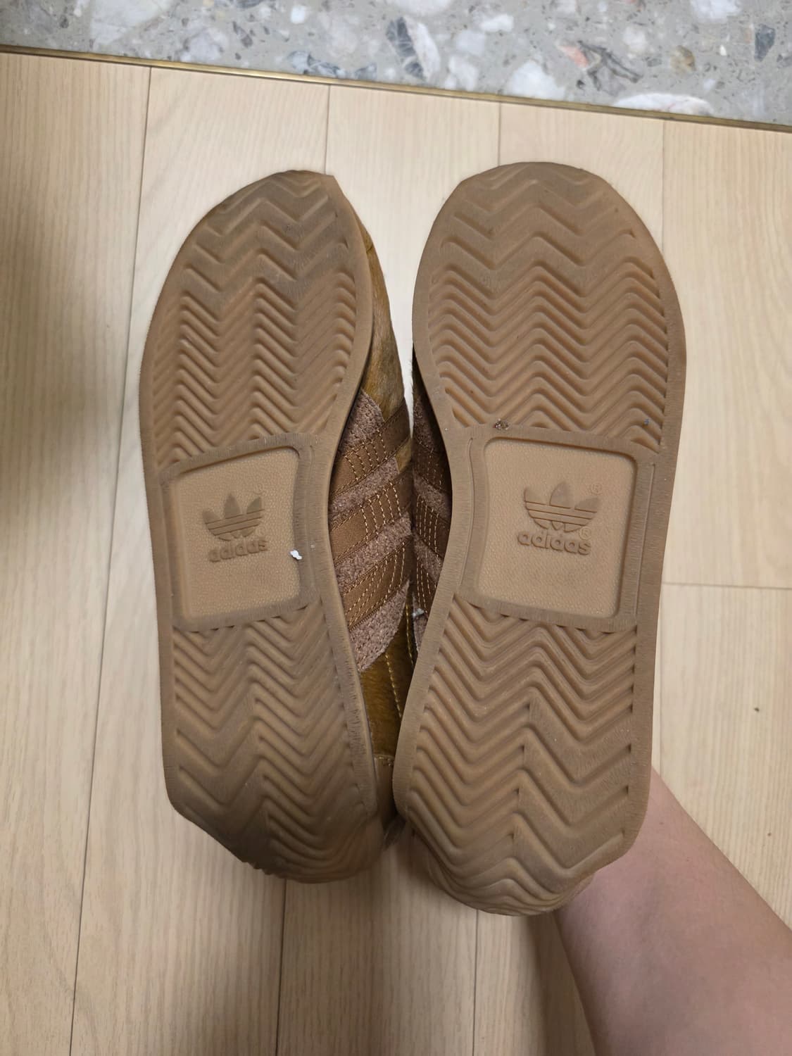 새상품상태 아디다스 송포더뮤트 컨트리 스트라타 270사이즈 상품이미지4