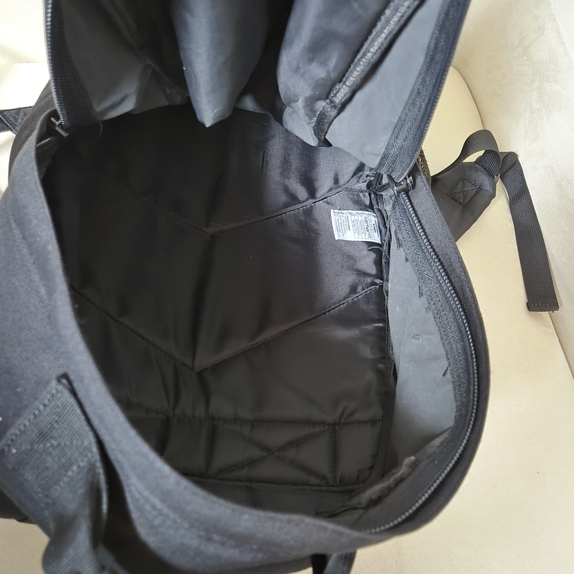칼하트 킥플립 백팩 블랙 상품이미지4