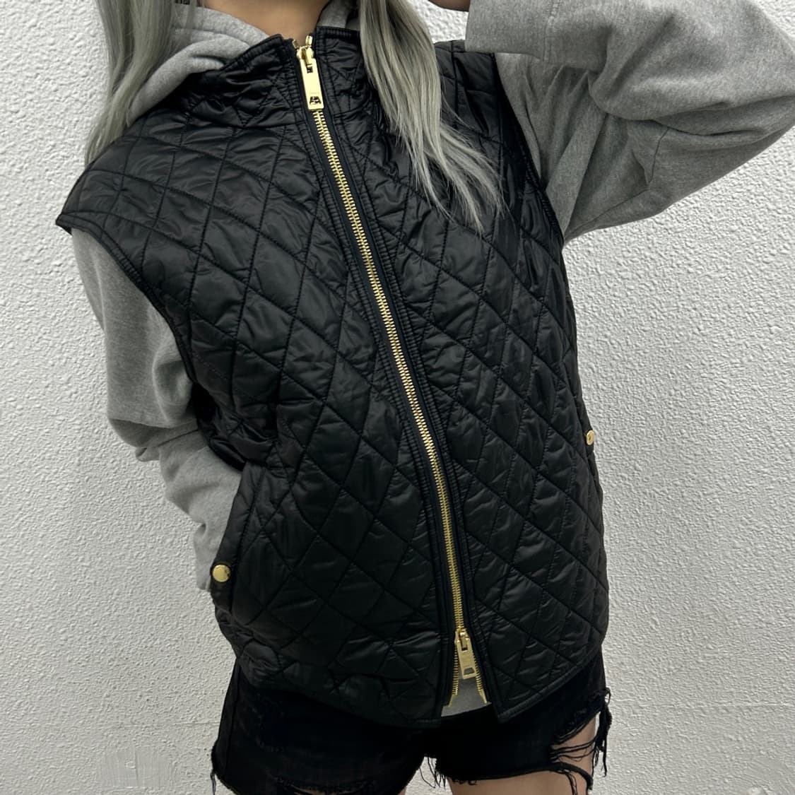 버버리 블랙 다이아 퀼팅 금장 베스트 L 상품이미지2