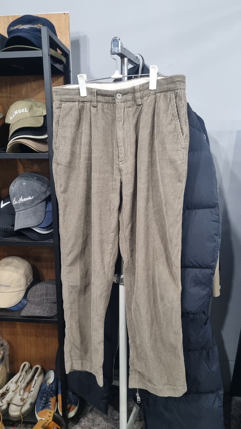 카키스 투턱 골덴바지 허리단면43(33) 총장102 상태10/8 상품이미지1