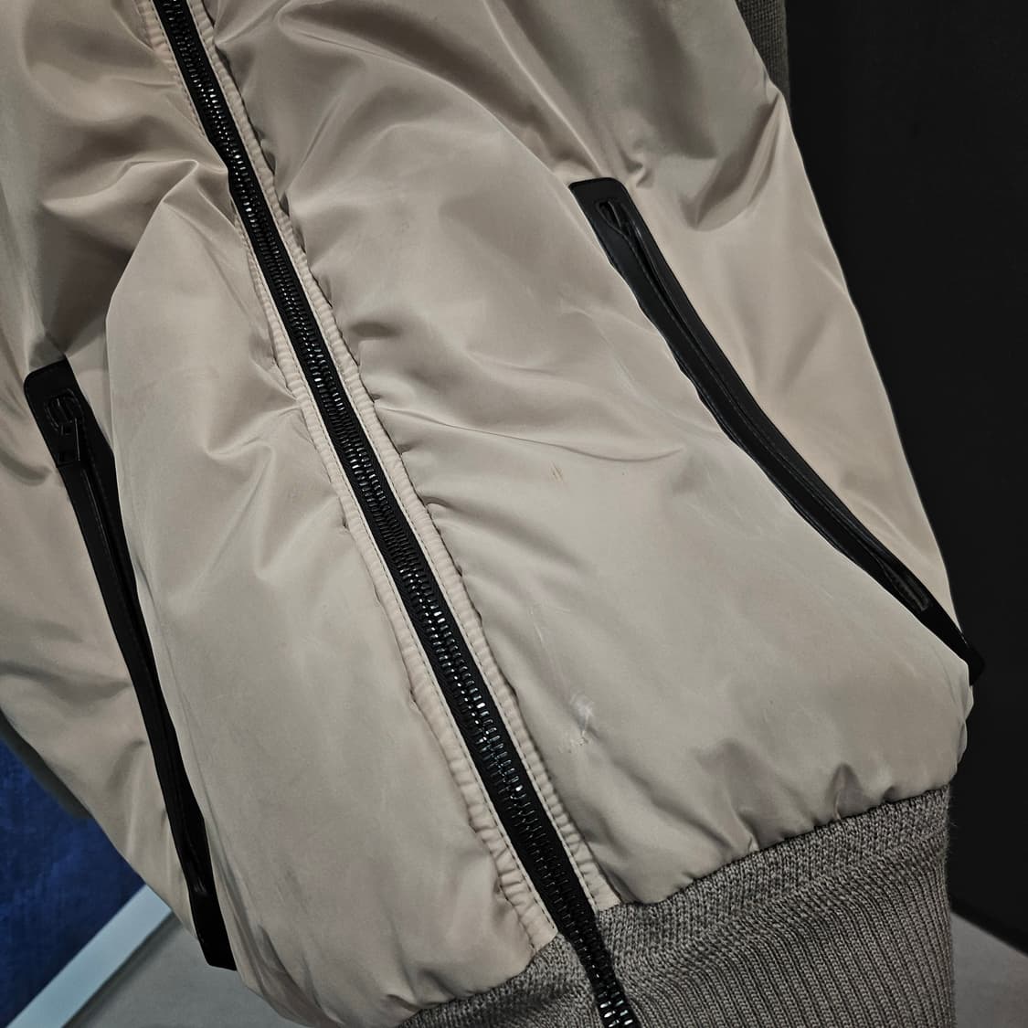 톰포드 나일론 레더 ZIP/트리밍 봄버 니트 자켓 상품이미지6