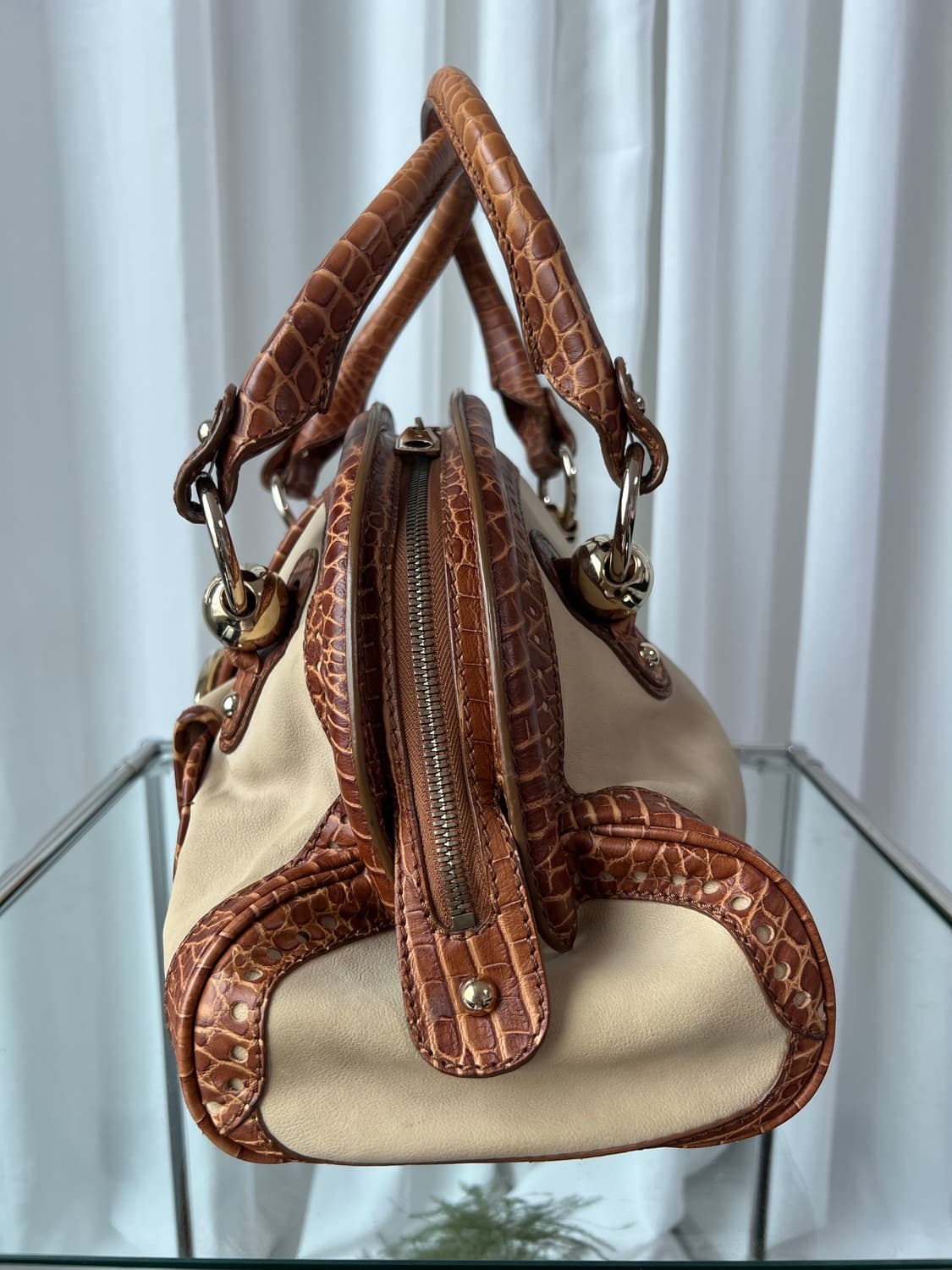 셀린느 엠보싱 숄더백 상품이미지6