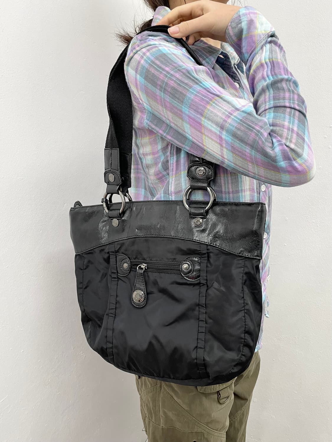 캘빈클라인 로고 나일론 숄더백 상품이미지3