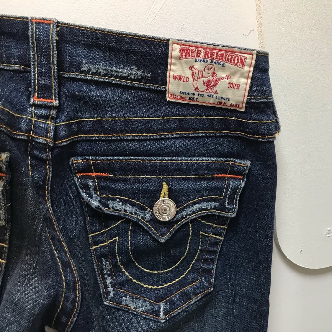 True Religion 트루릴리전 로우 데미지 부츠컷 데님 상품이미지6
