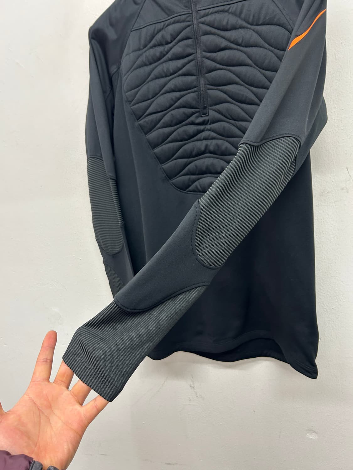 나이키 써마핏 윈터 워리어 드릴탑 상품이미지3