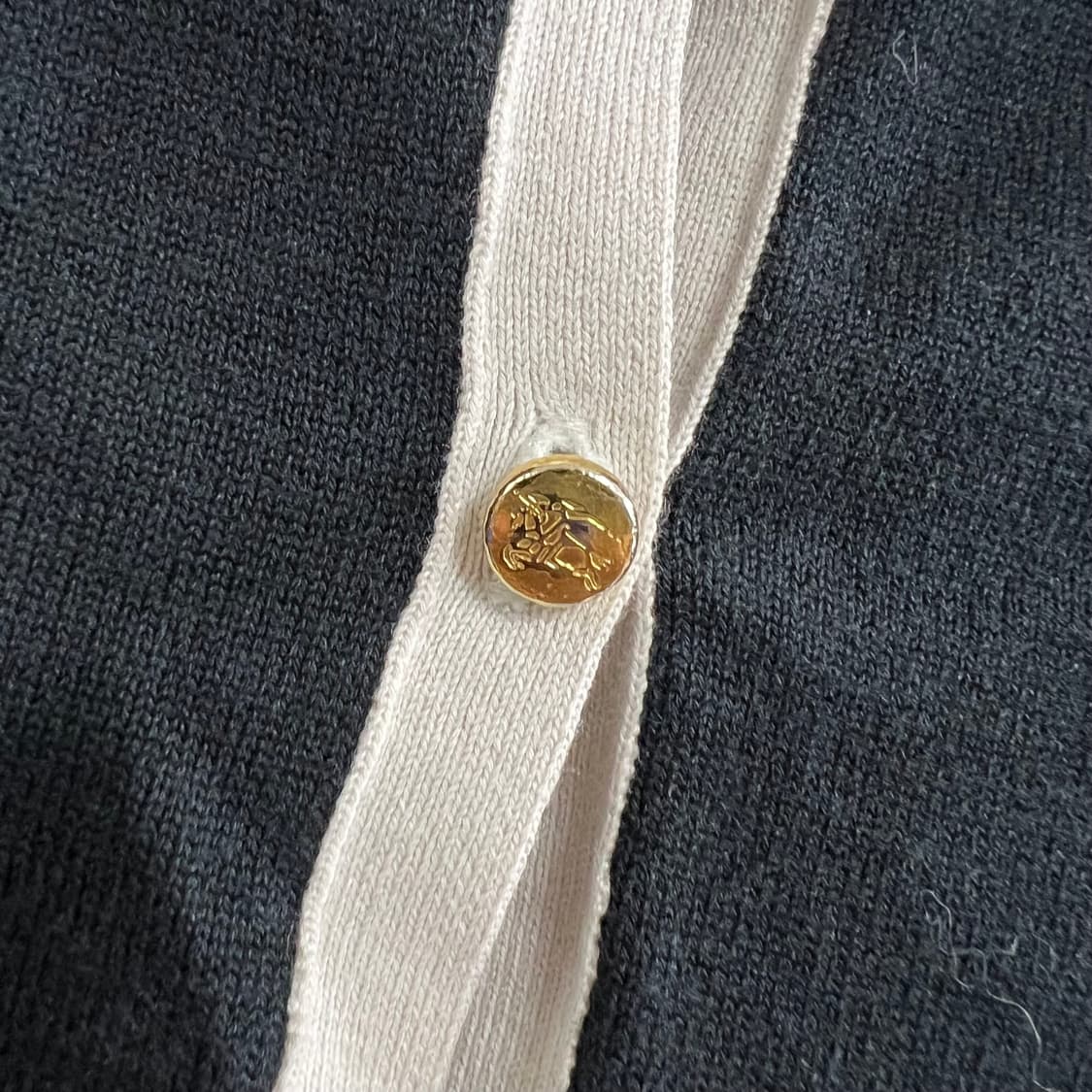 Burberry 버버리 크롭 금장 가디건 상품이미지4