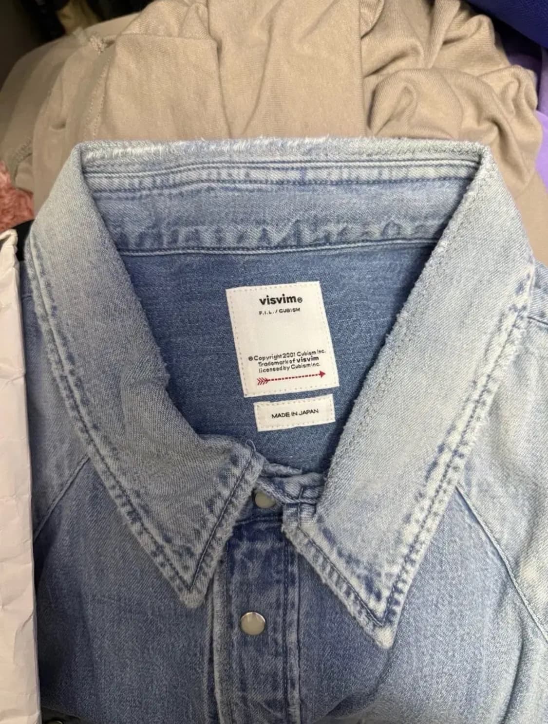 [4]비즈빔 24SS 소셜 스컬프처 데님 셔츠 크래쉬 상품이미지10