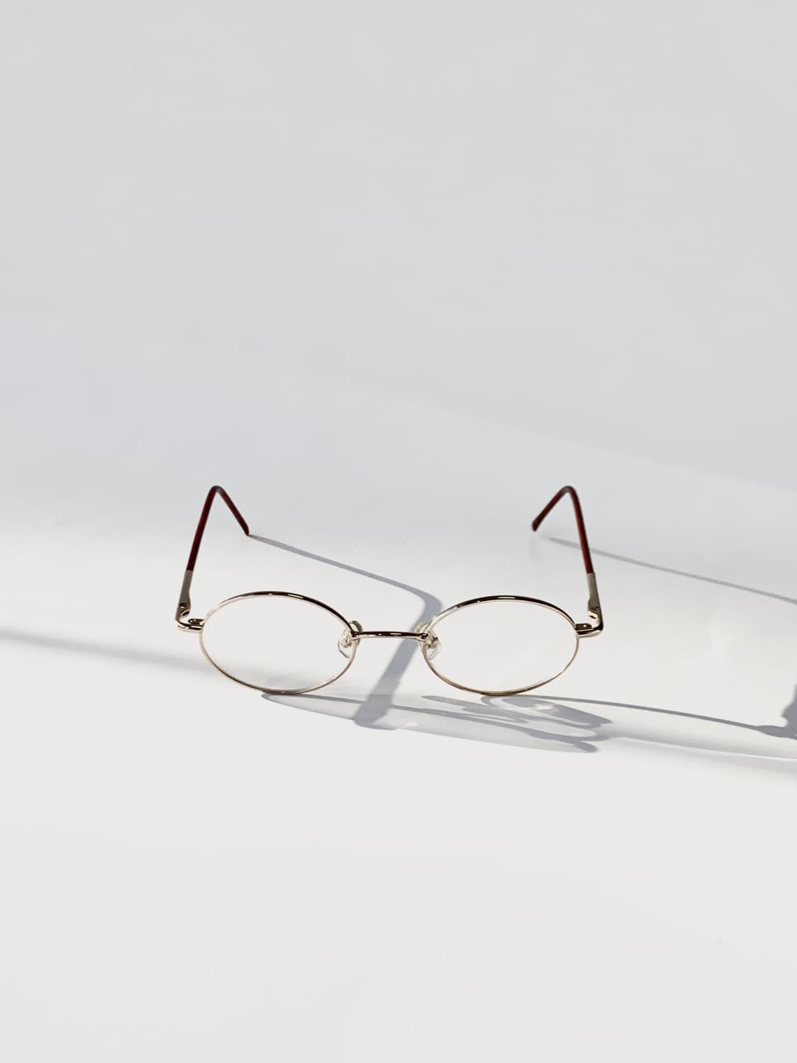[픽키-648] 소형 골드 메탈 오벌 안경 미니멀 버건디 템플 데드스탁 상품이미지2
