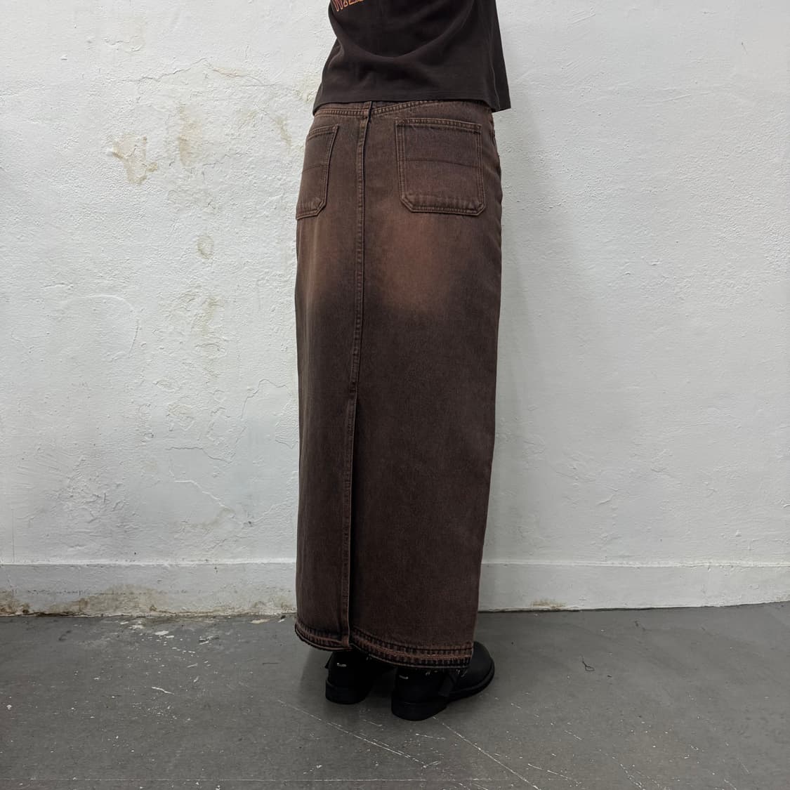 Oriens by 저널스탠다드 브라운 워시드 데님 컷오프 슬릿 롱 스커트 상품이미지3