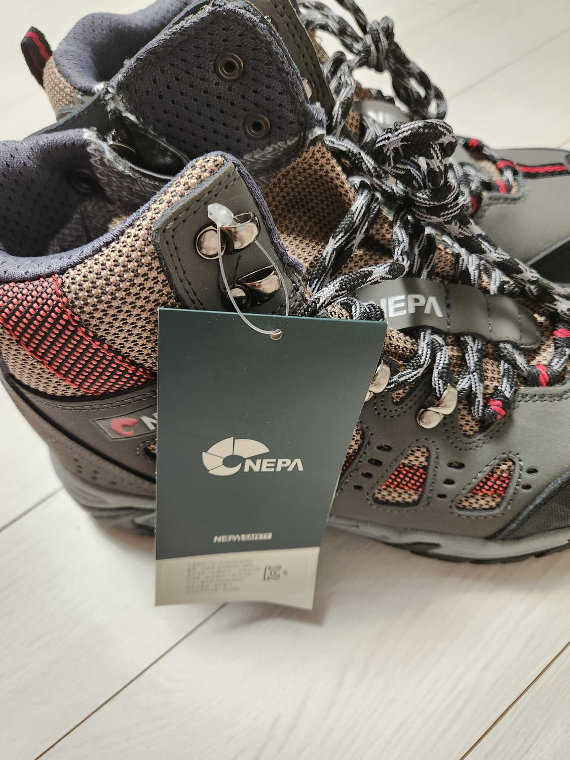 네파 안전화 GT-36N 260사이즈 새상품입니다. 등산할때 신으려고 샀 상품이미지4