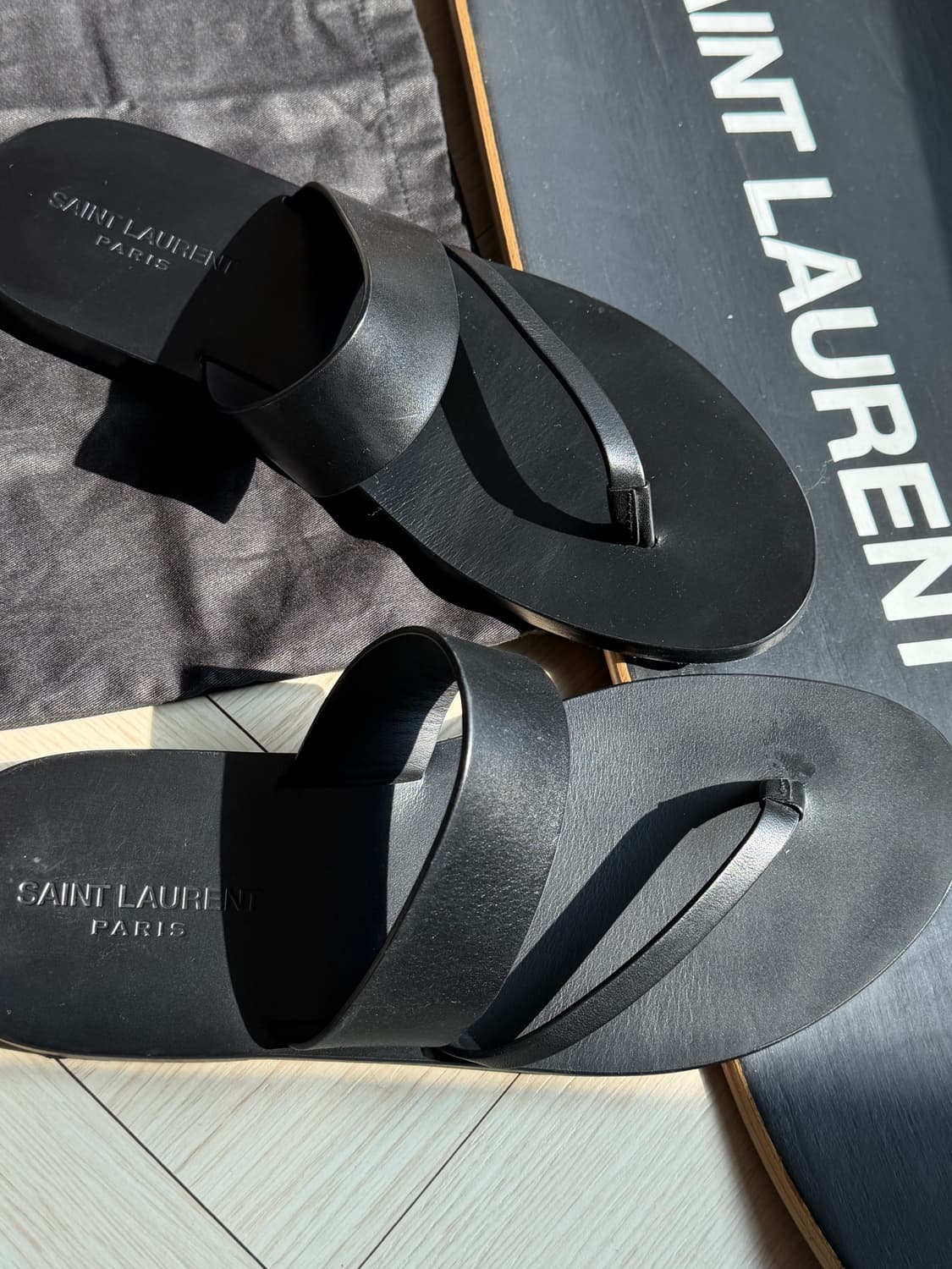 생로랑 쪼리 플랫 샌들 상품이미지3