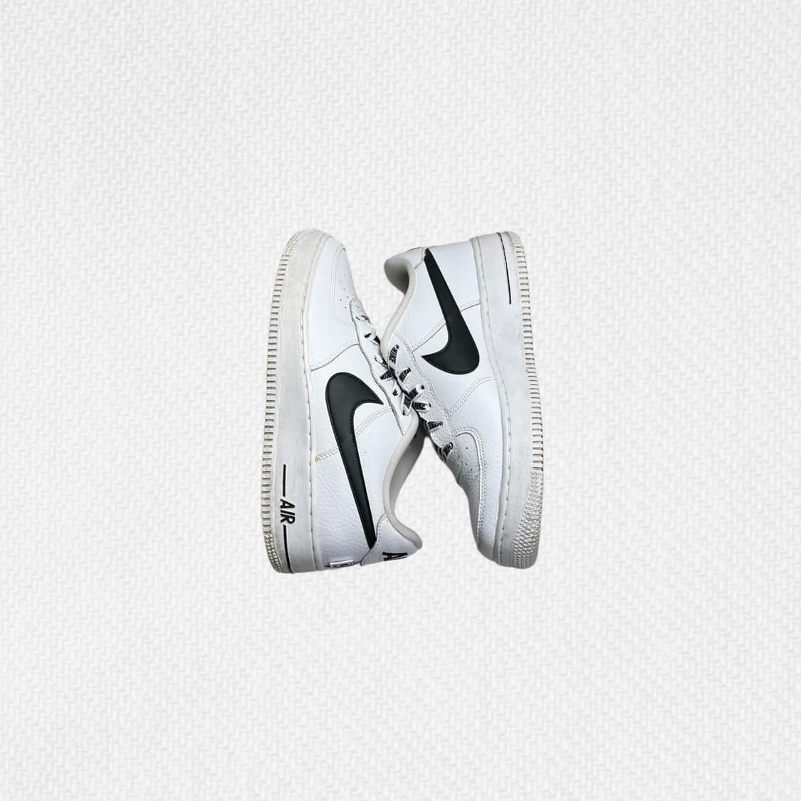 240 GS 나이키 에어포스1 로우 LV8 화이트 블랙 상품이미지1