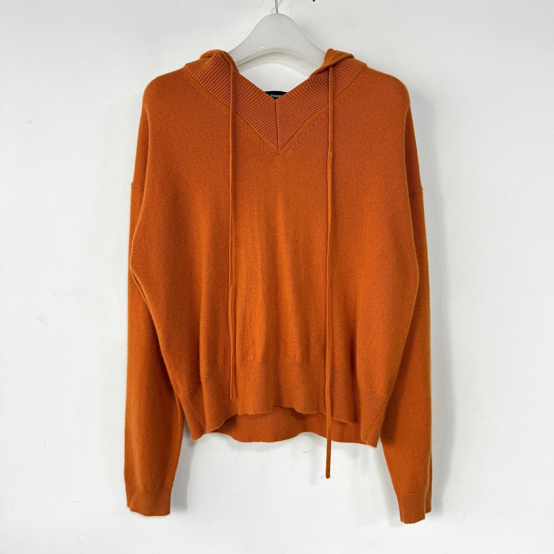 띠어리 캐시미어 브이넥 후드 니트 상품이미지3