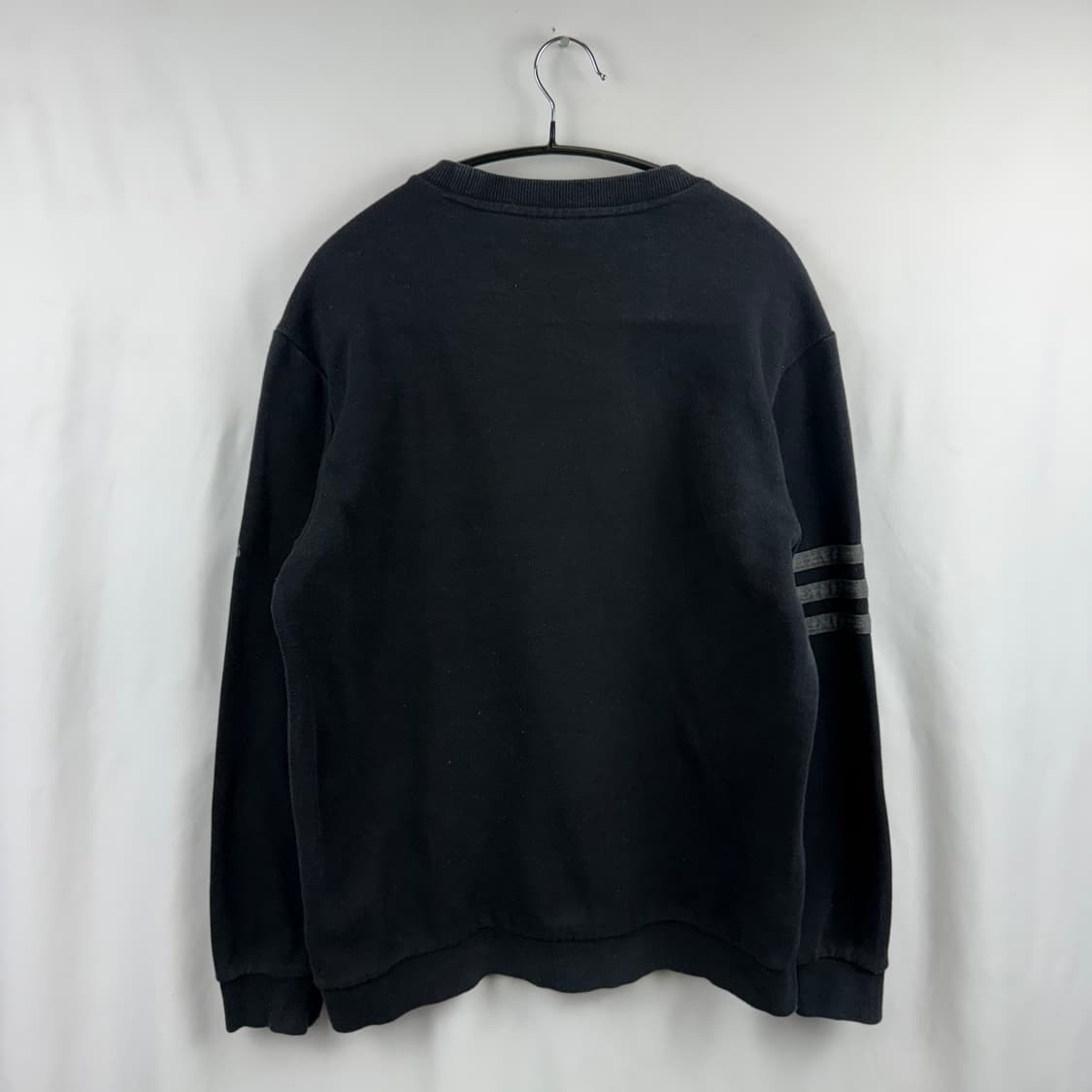 (100) 아디다스 삼선 견장 맨투맨 블랙 상품이미지6