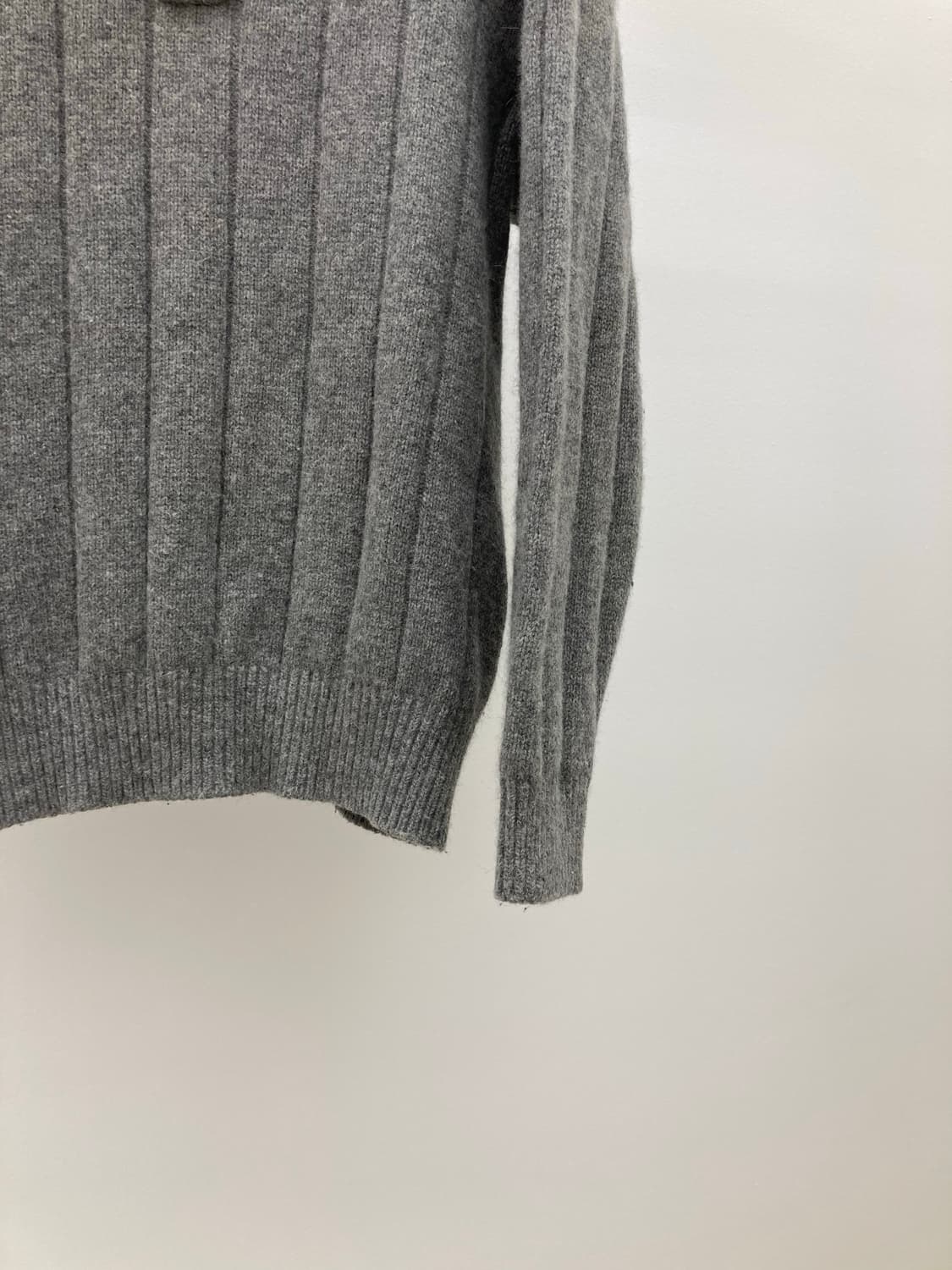 입생로랑 ysl 버튼 니트 상품이미지5