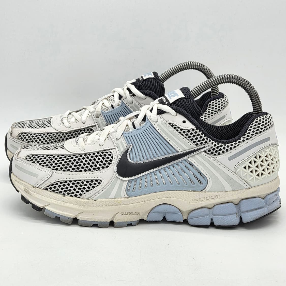  나이키 우먼스 줌 보메로5 플래티넘 틴트 블랙 (255)  상품이미지1