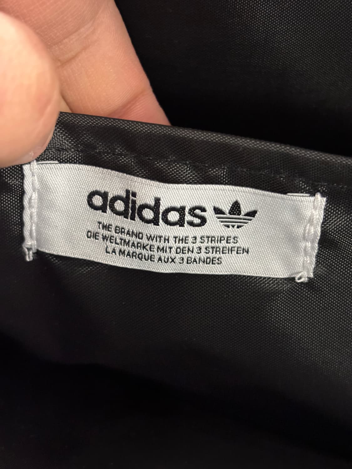 아디다스 블랙 에나멜 크로스백 상품이미지6