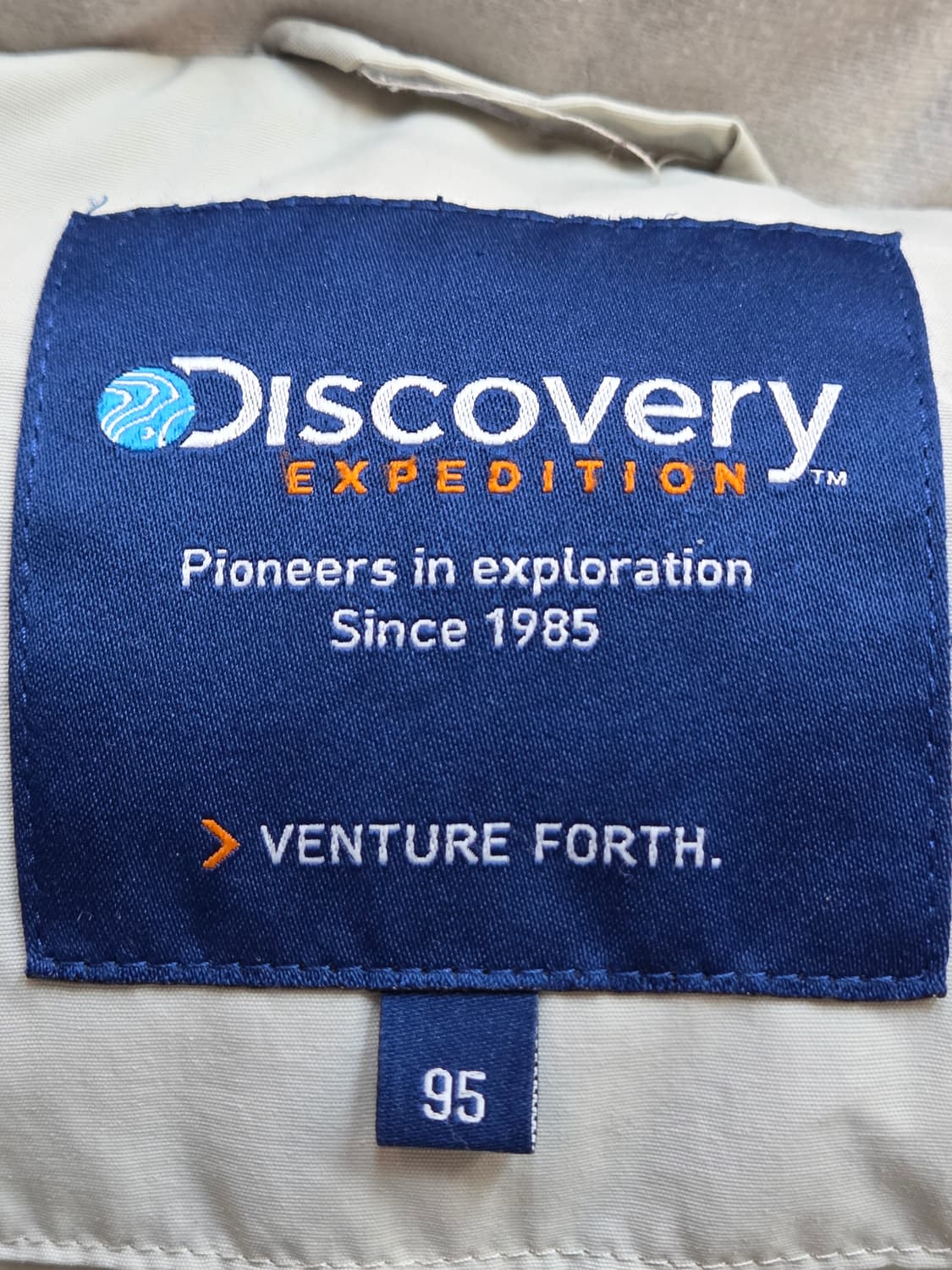 디스커버리 익스페디션 패딩 판매합니다. 퍼 달려있고, 색상은 흰색입니다. 상품이미지6