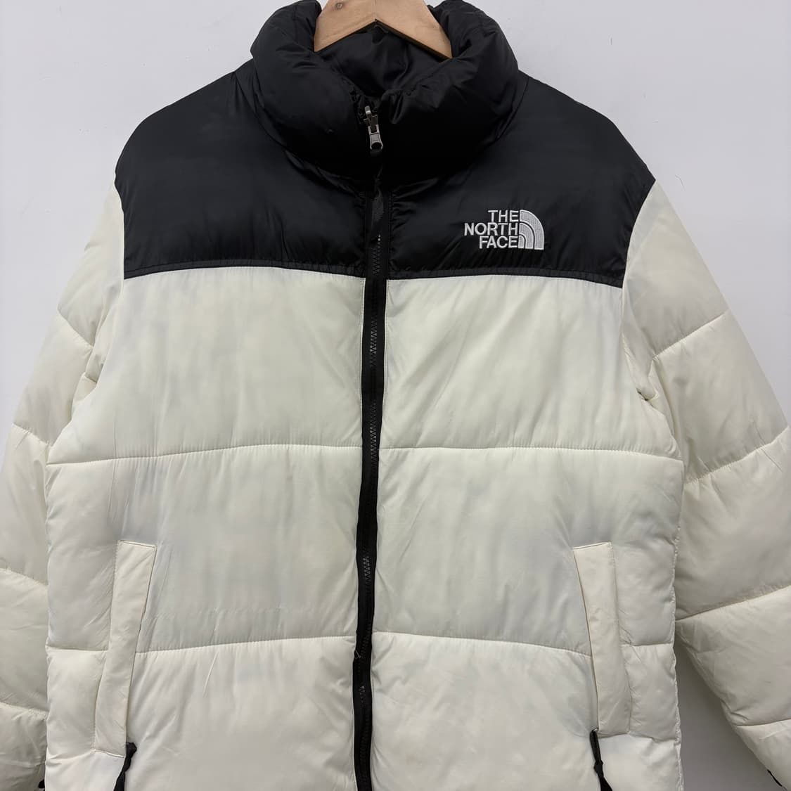 노스페이스 눕시 패딩 아이보리/블랙 남/L 상품이미지2