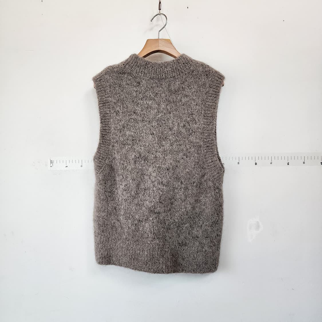 앤아더스토리즈 브이넥 니트 조끼 상품이미지3