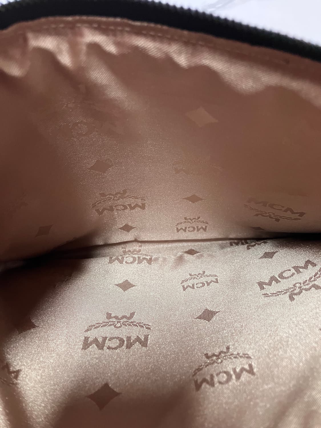 MCM x Vogue 한정판 가죽 클러치 백 파우치 상품이미지3