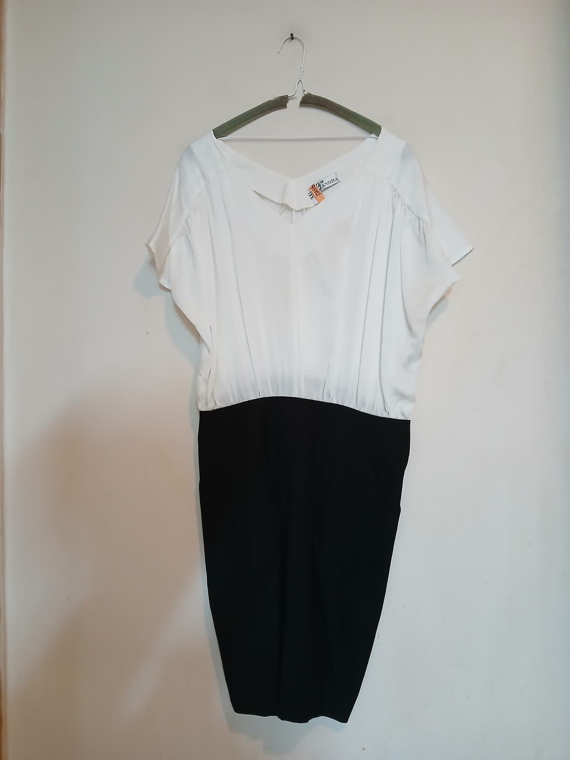 화이트 블랙 배색 브이넥 정장 원피스 드레스 홀복 하객룩 데이트룩 드라이 상품이미지1