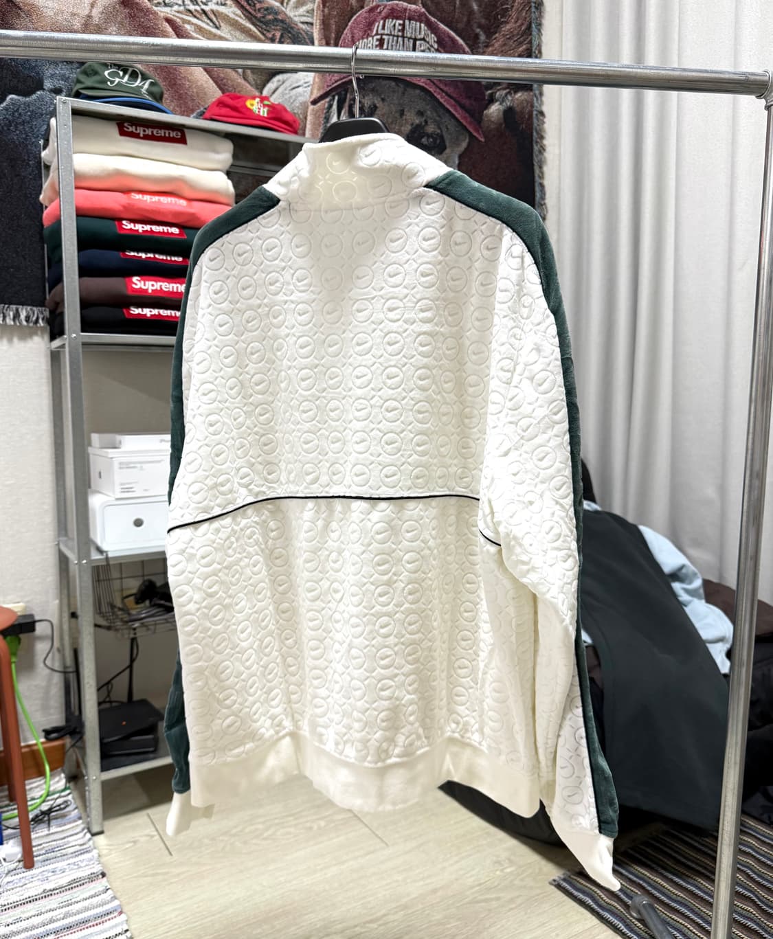 슈프림 나이키 벨벳 트랙자켓 상품이미지2