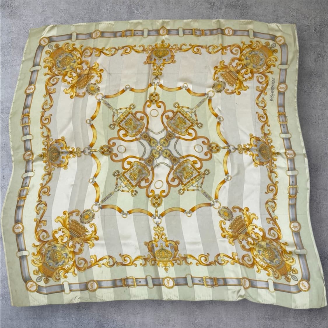 입생로랑 Yves Saint Laurent 골드 바로크 패턴 실크 스카프 상품이미지1