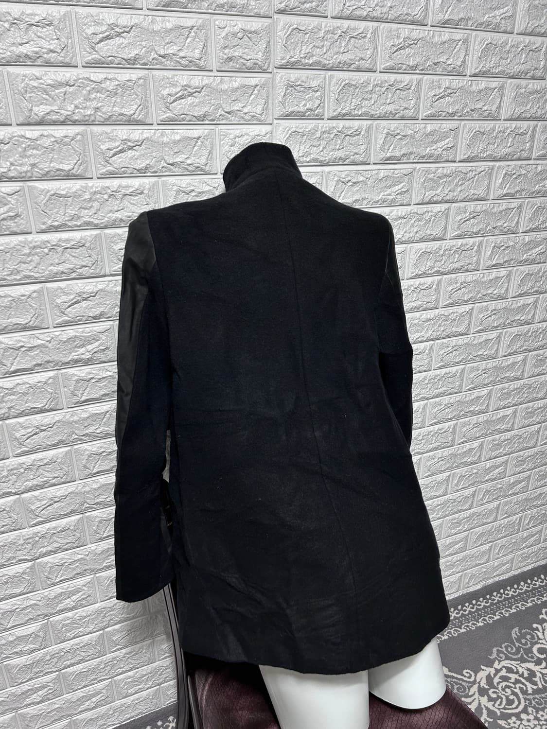 띠어리 울 드레이프 코트 레더 디테일 상품이미지6