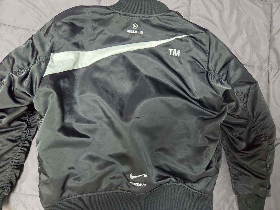 나이키 스우시 써마핏 봄버 블랙 판매합니다. 상품이미지5