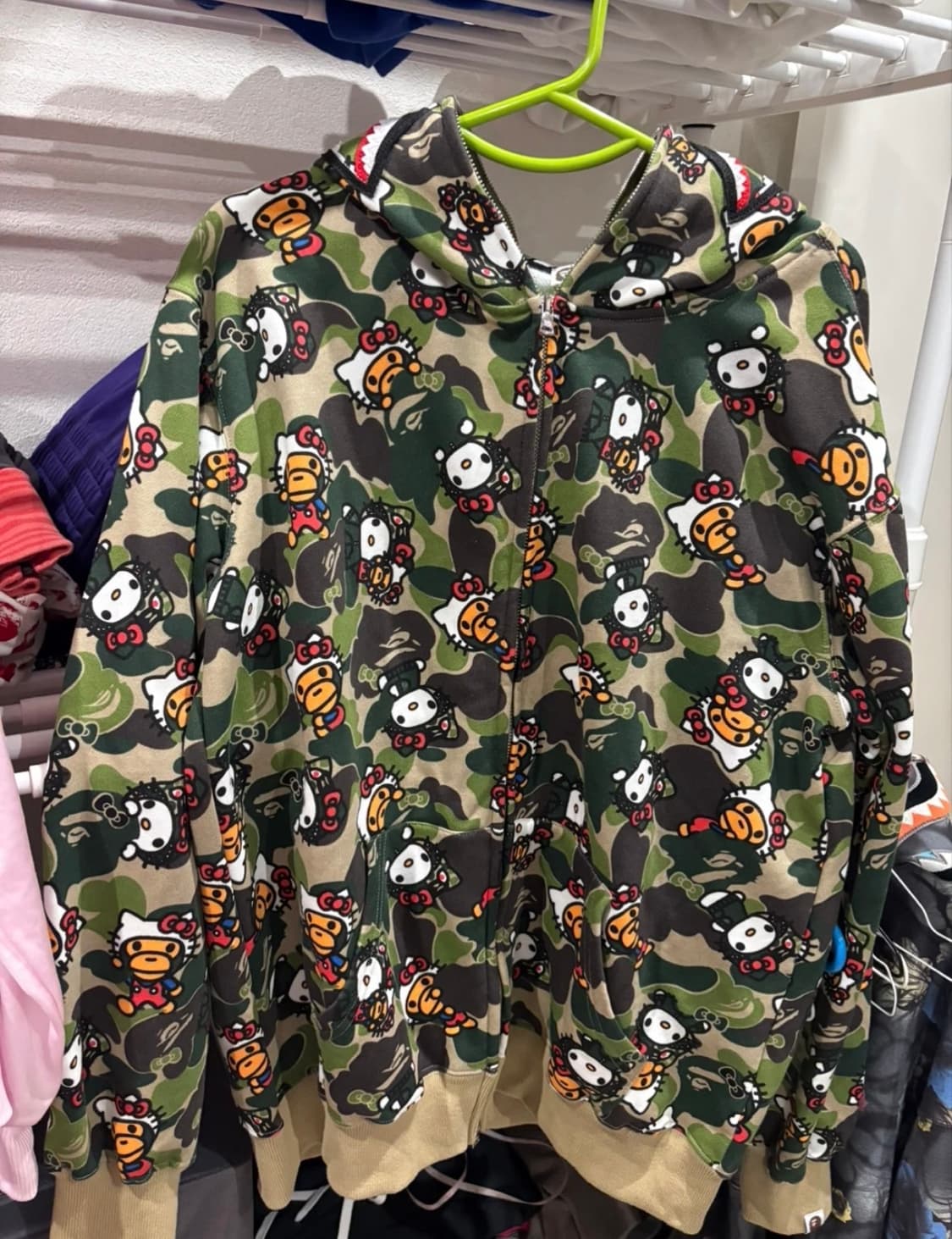 베이프 헬로키티 샤크 후드집업 상품이미지1