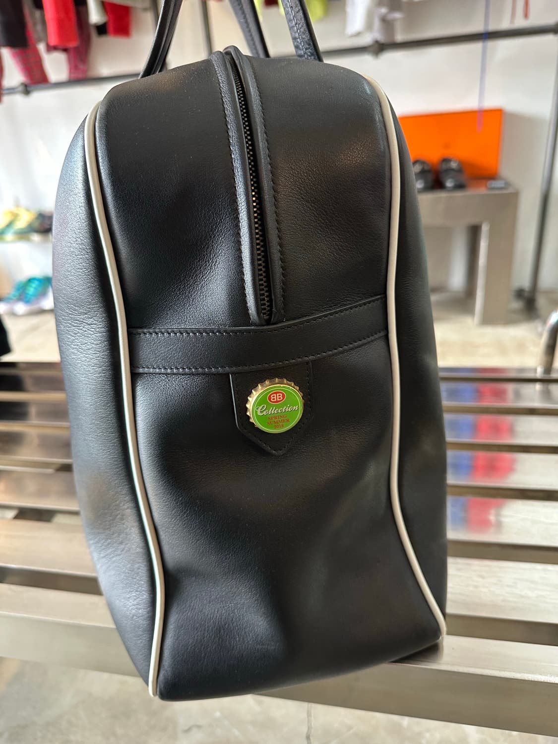 Balenciaga 2018 SS 런웨이 보틀캡참 더플백 상품이미지3