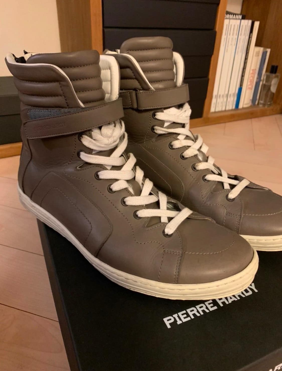 PIERRE HARDY HIGH TOP LEAHER SNEAKERS 상품이미지1
