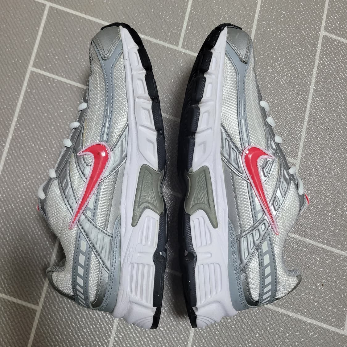 나이키 이니시에이터 실버핑크 운동화 225cm 상품이미지6