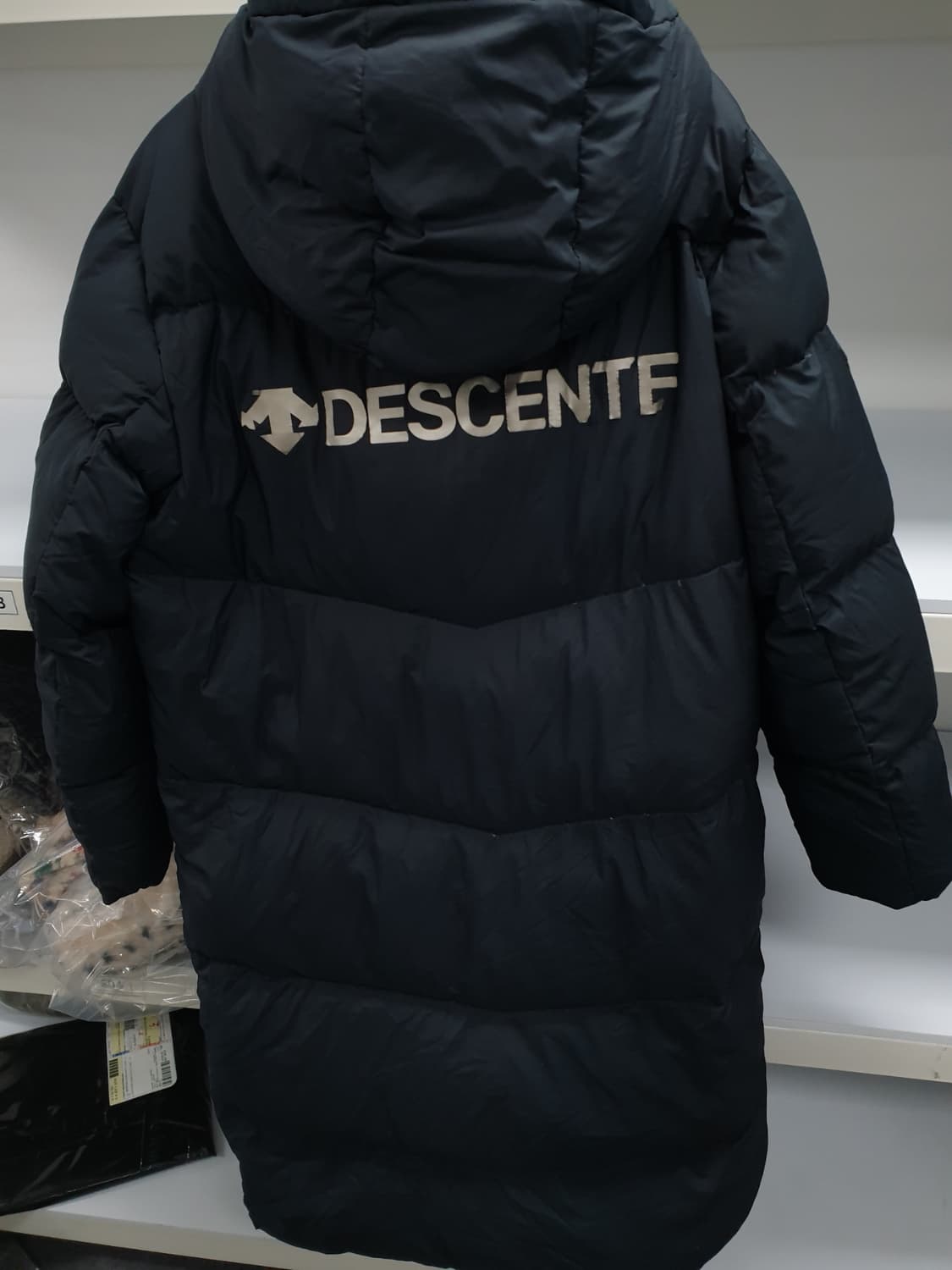 데상트 정품 오리털롱패딩 95사이즈 팝니다  상품이미지2