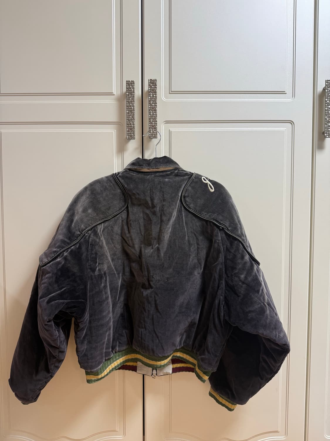 (새상품) (정가양도) 캐피탈 벨벳 시아미스 봄버 드리즐러 자켓 블랙 상품이미지3