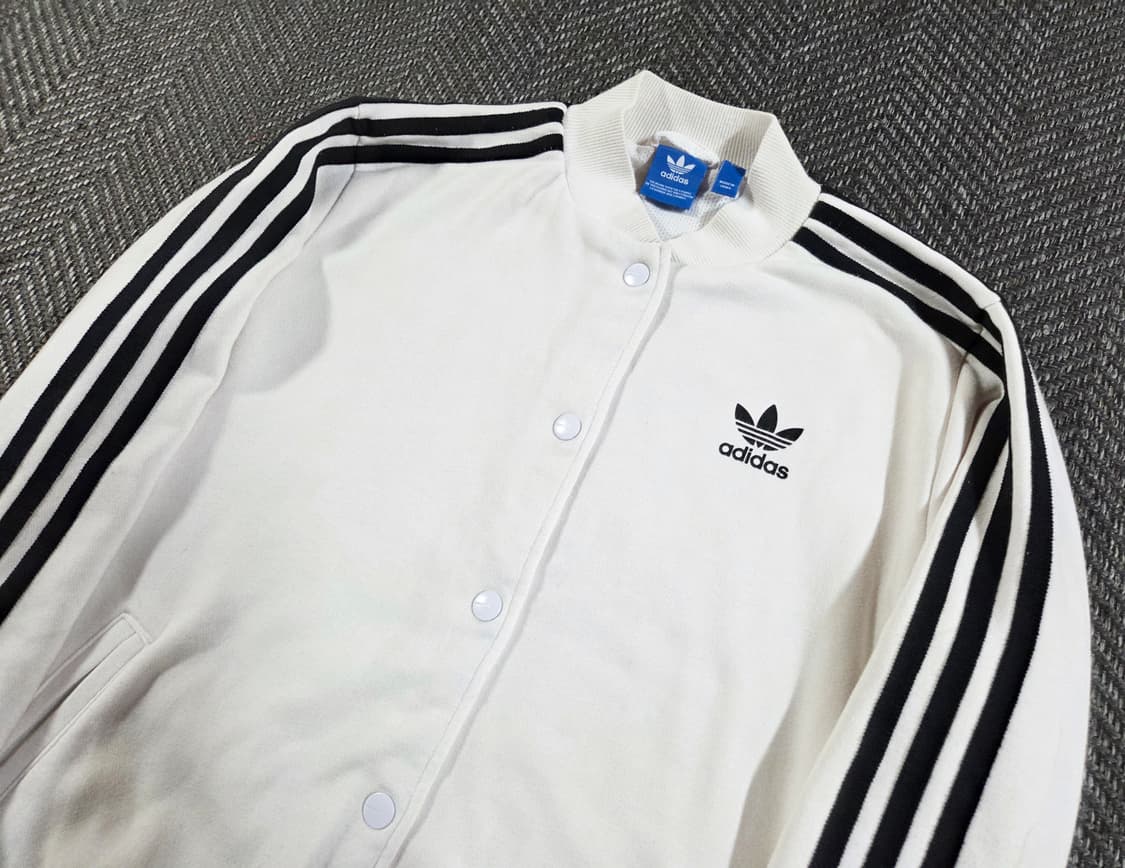 아디다스 화이트 블랙 백로고 트랙탑 봄버 자켓 상품이미지3