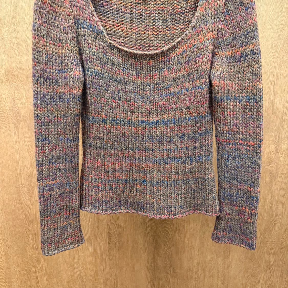 이자벨마랑 스퀘어넥 핸드 니트 멀티 스트라이프 짜임 디테일 레귤러핏 핑크 상품이미지5