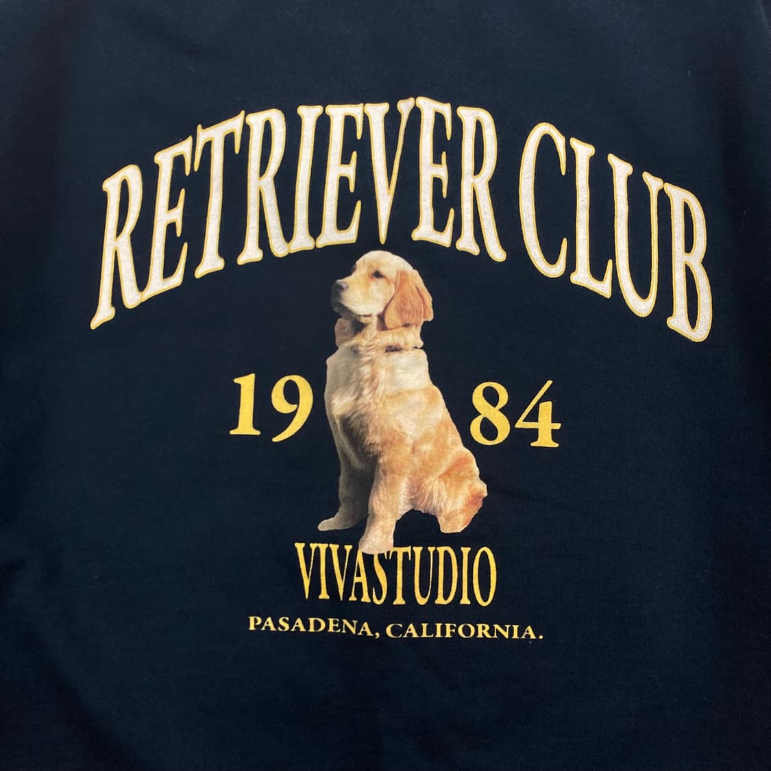 비바스튜디오 네이비 컬러 리트리버 클럽 맨투맨 상품이미지2