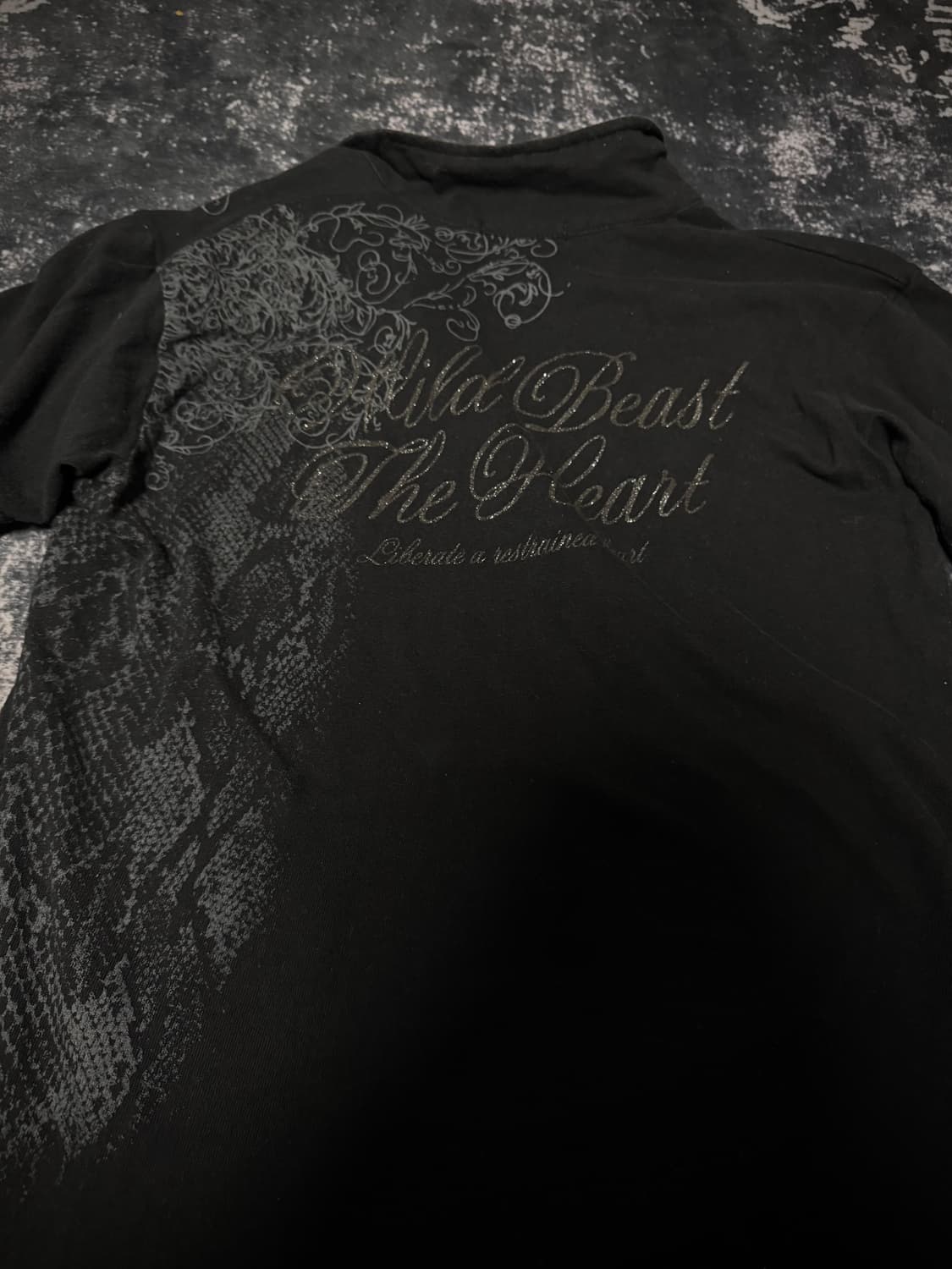 Vintage 00s Style Black T-shirt 상품이미지3