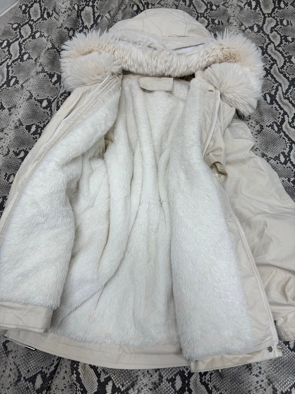 Big Hoodie Whiter Fur Jacket 상품이미지5