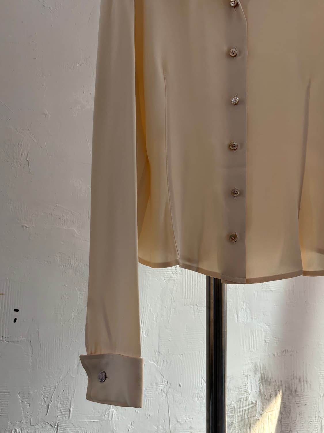 살바토레 페르가모 베이지 컬러 실크 셔츠 상품이미지7